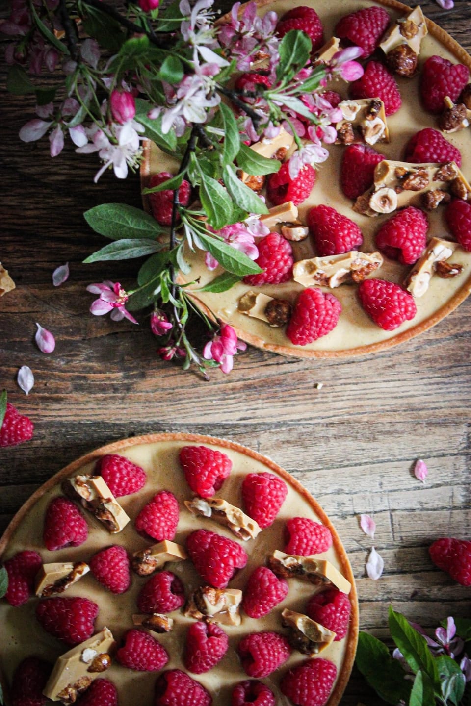 RASPBERRY CARAMELIZED WHITE CHOCOLATE TART