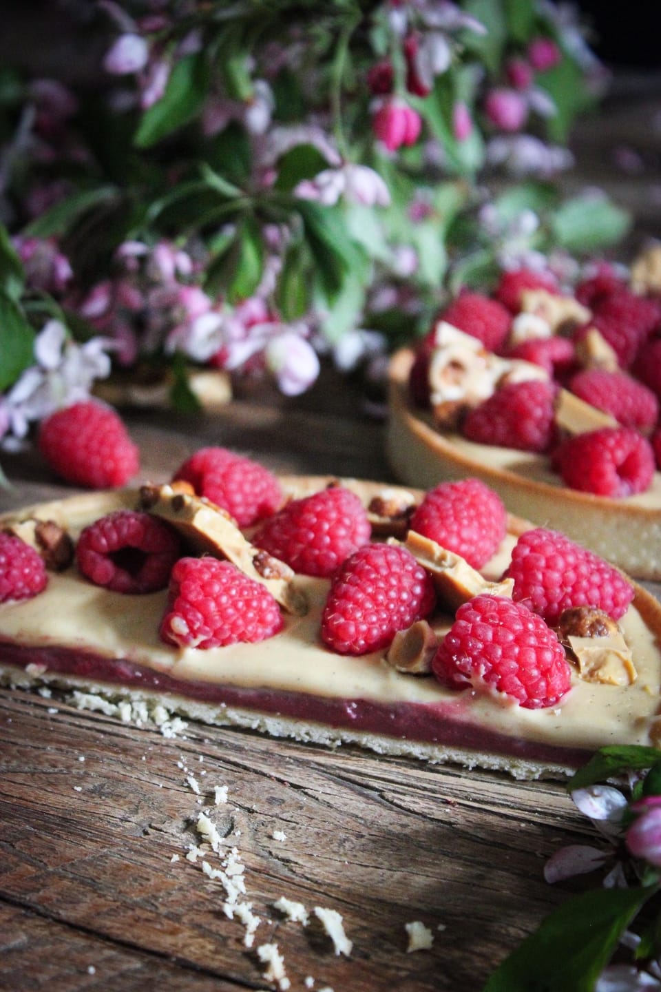 RASPBERRY CARAMELIZED WHITE CHOCOLATE TART