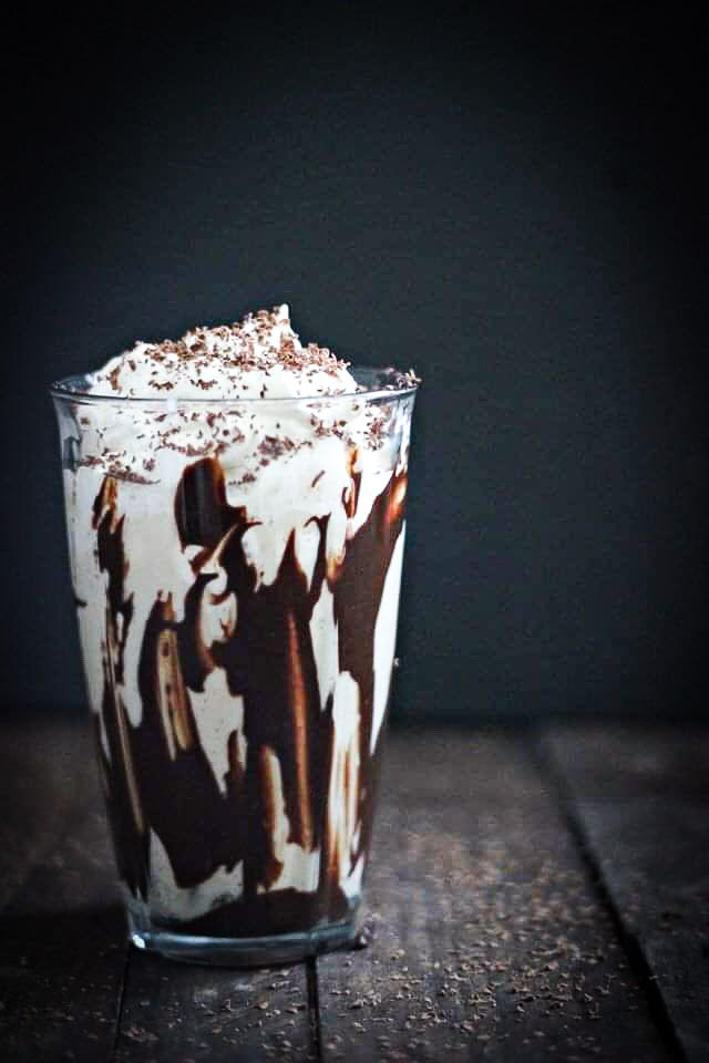 VANILLA MILKSHAKE WITH CHOCOLATE SAUCE